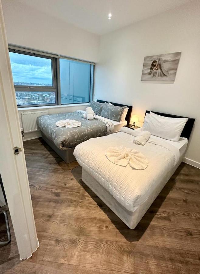 Alarabi Apartments-Two Bedrooms Apartment Croydon Eksteriør billede